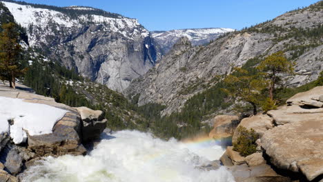 Looking-over-Vernal-Falls-4K