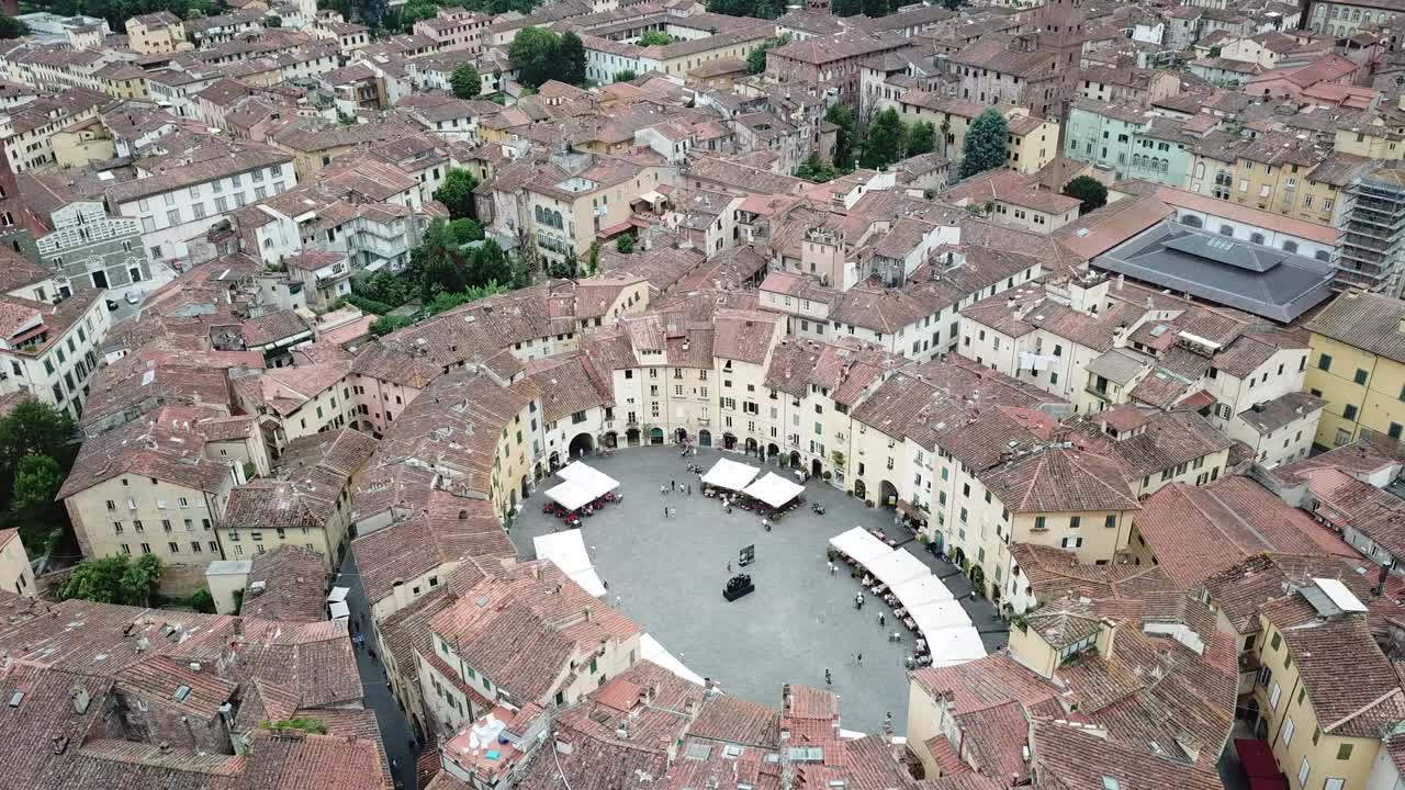 암피테아터 광장 - 루카 시의 공중 풍경 풍경 - 이탈리아