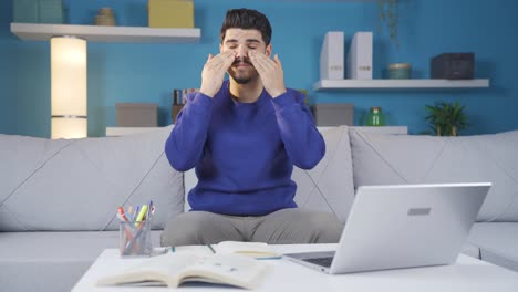joven con sensibilidad ocular.