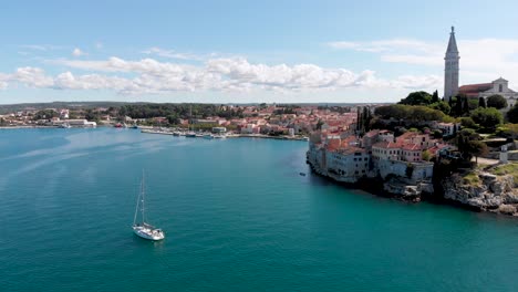 Sailboat-on-Adriatic-Sea-Coastline-of-Ravinj,-Croatia-in-Europe
