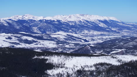 Frisco-Silverthorne-Breckenridge-Tenmile-Pico-Colorado-Aéreo-Zumbido-Montañas-Rocosas-Paisaje-Invierno-Soleado-Claro-Mañana-Cielo-Azul-Fresco-Nieve-Círculo-Derecho-Movimiento