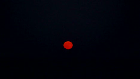 luna llena sobre el mar 4k