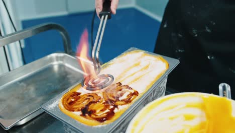 Diseñar-Y-Decorar-Helados-Usando-Llamas-Y-Fuego