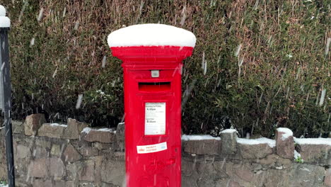 Una-Viruela-De-Bost-Roja-Tradicional-Para-El-Correo-En-Inglaterra-En-Invierno