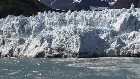 primer plano del glaciar margerie en un día soleado, alaska