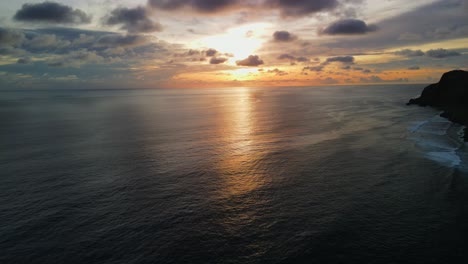 Sonnenuntergang-Am-Strand.-Bali,-Indonesien