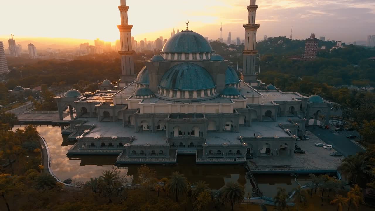 Masjid Wilayah Persekutuan.