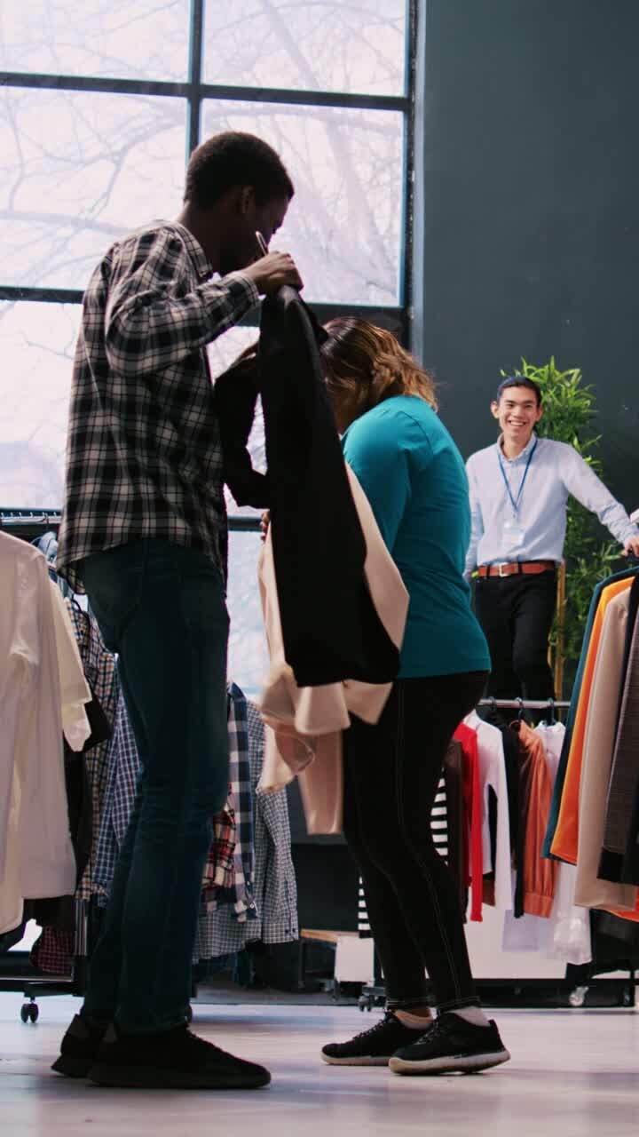 Shopping di abbigliamento e moda al dettaglio