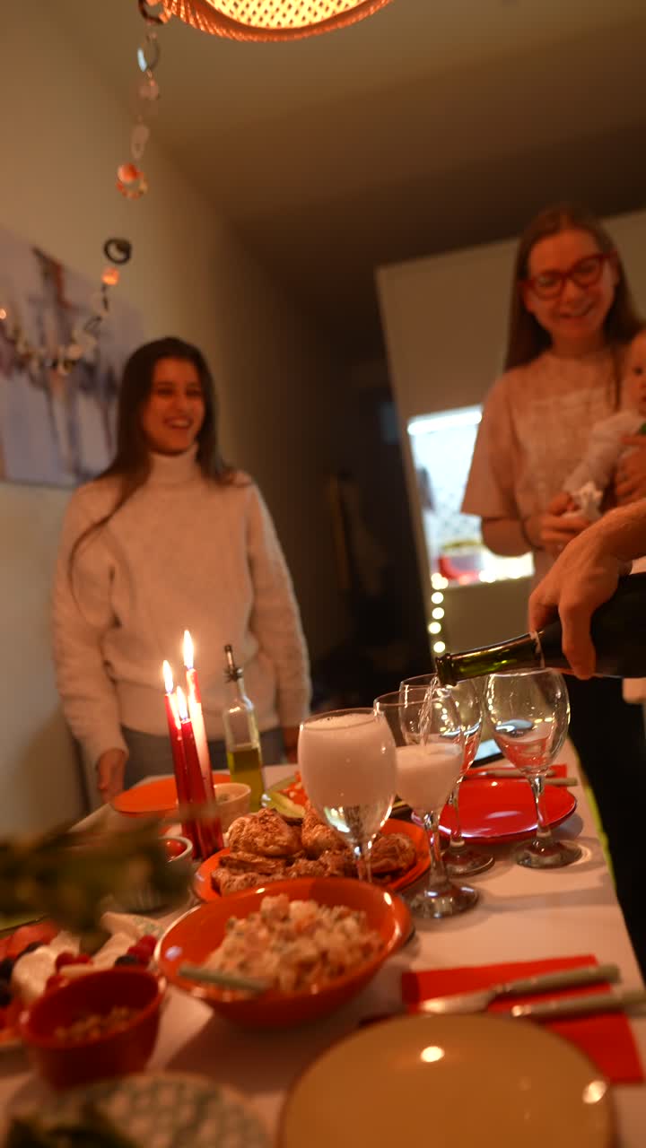 saludos a una reunión festiva de cena