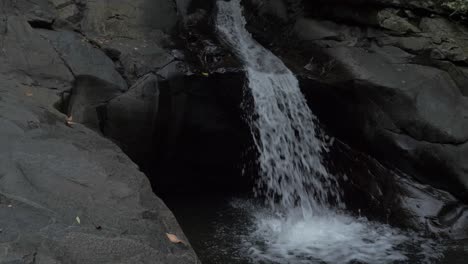 Crashing-Cascade-With-Natural-Small-Swimming-Pool---Currumbin-Rock-Pools-In-Gold-Coast,-Queensland,-Australia