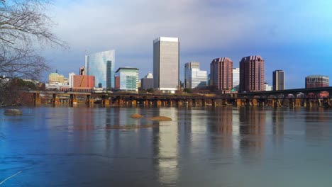 Timelapse-over-the-James-river,-Richmond-VA