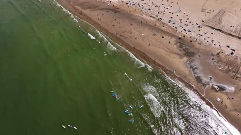 Beachgoers-swimming-and-sunbathing-on-Scheveningen-beach,-The-Hague