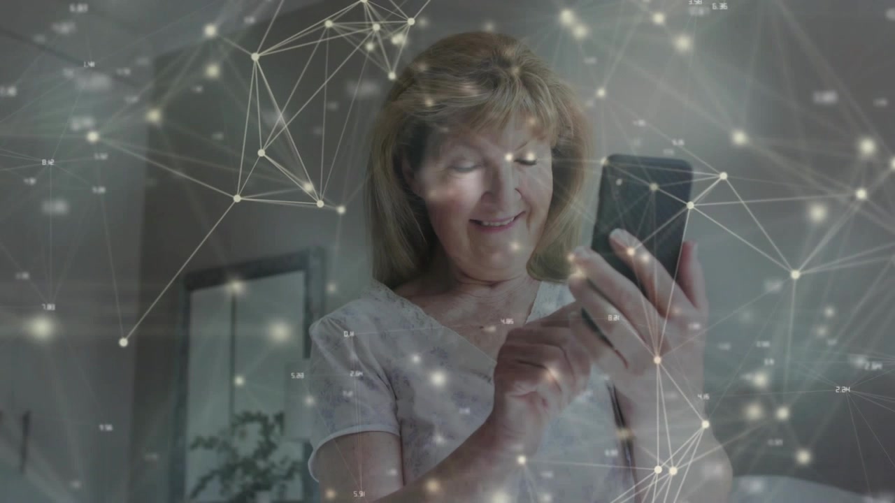 Donna anziana tocca lo smartphone in una zona spogliatoio, attivando una rete di nodi tecnologici animata.