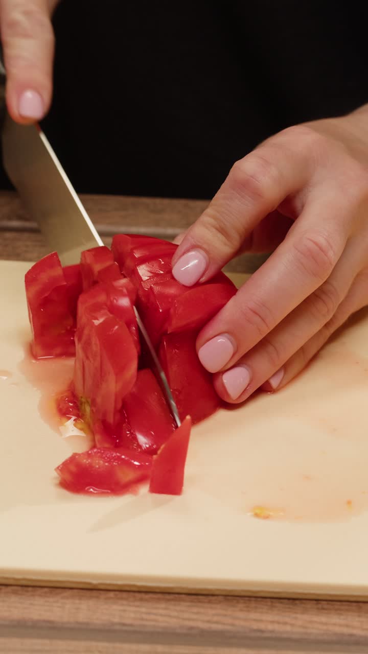 Dicing a tomato