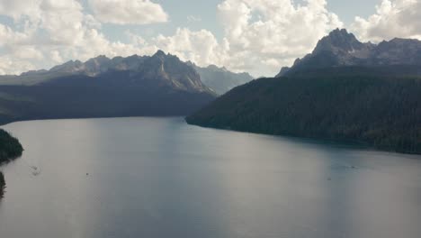 Drone-footage-of-Redfish-lake-and-sawtooth-mountains-in-Idaho