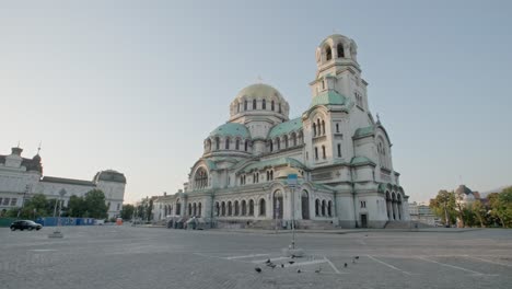 Wide-angle-establisher-Alexander-Nevsky-Cathedral,-Sofia,-Bulgaria,-sunrise