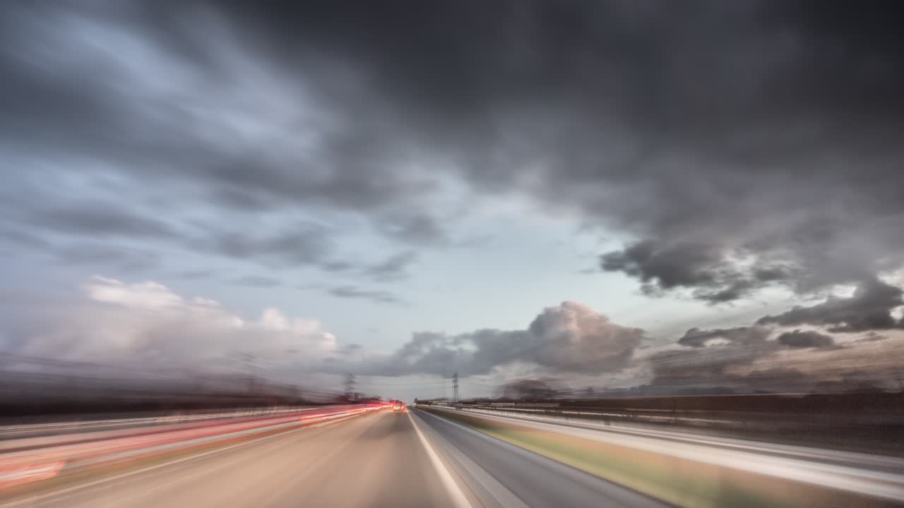 conducción acelerada en la autopista en dinamarca