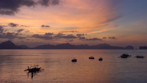 Dieser-Atemberaubende-Sonnenuntergang-Wurde-An-Einem-Der-Besten-Orte-Gefilmt,-Um-Den-Sonnenuntergang-Einzufangen-–-El-Nido,-Palawan,-Philippinen