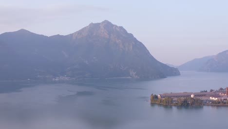 意大利隆巴第省洛弗雷港的美麗空中景色, 伊塞奧湖全景