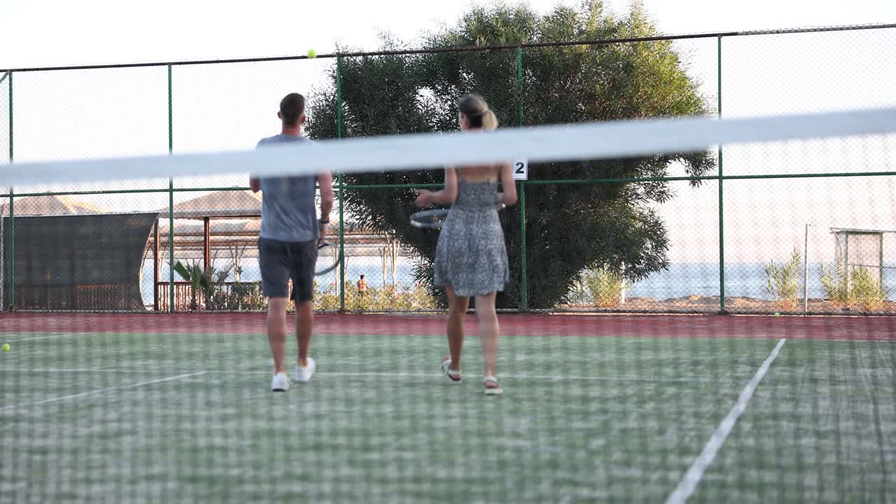 테니스 를 하는 부부