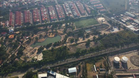 Vista-Aérea-De-La-Construcción-Del-Parque-De-La-Ciudad-Video-4k