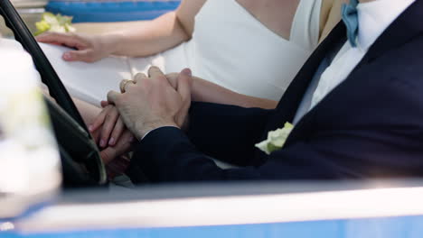 Just-married-couple-in-a-car