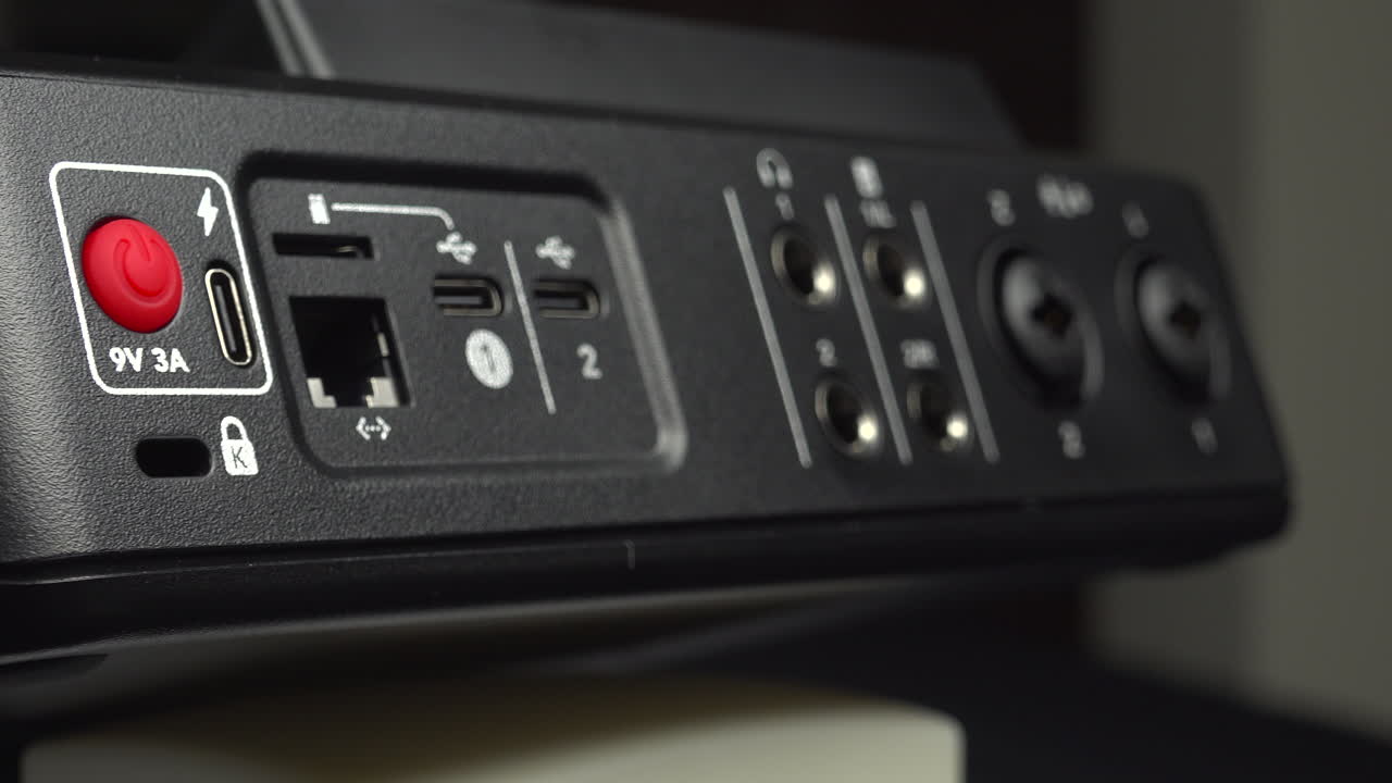 R&oslash;deCaster Duo Audio Equipement in detail