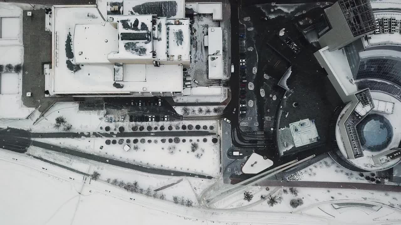 현대 건축물 과 함께 도시 풍경 의 눈 인 공중 풍경