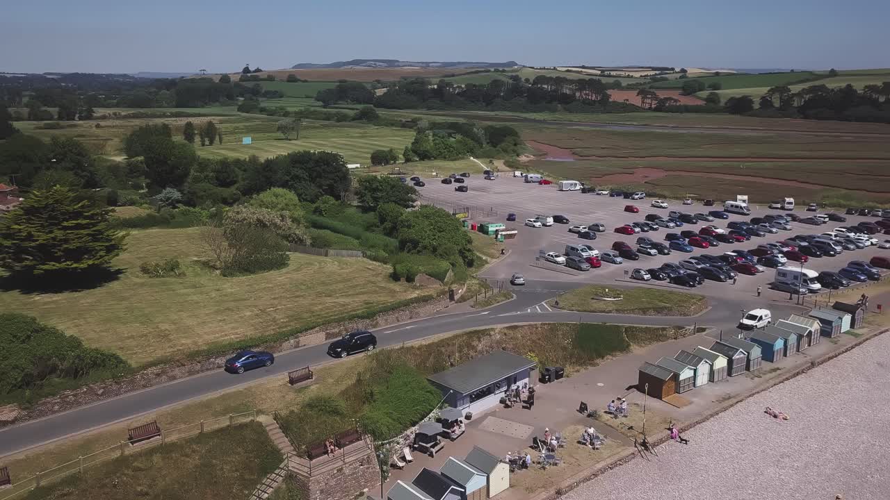 una vista aérea de las hermosas playas de guijarros de budleigh salterton, un pequeño pueblo en la costa jurásica en el este de devon, inglaterra cerca de exeter