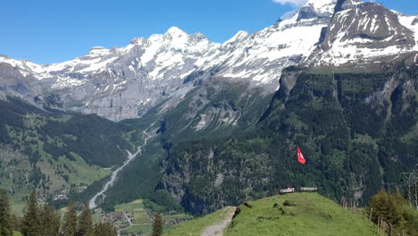 fotografía de un pueblo suizo en los alpes
