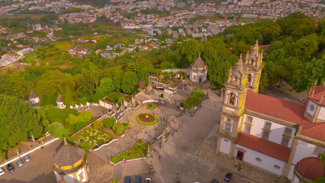 Bom Jesus do Monte with tourists in sunny, peaceful surroundings