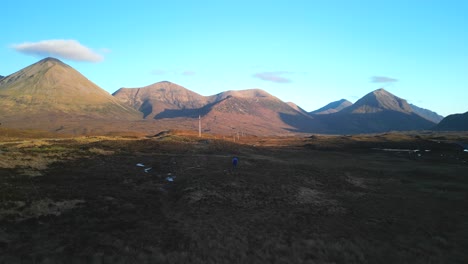 在蘇格蘭的斯凱島 (isle of skye) 的庫林山脈 (cuillin mountains) 上,