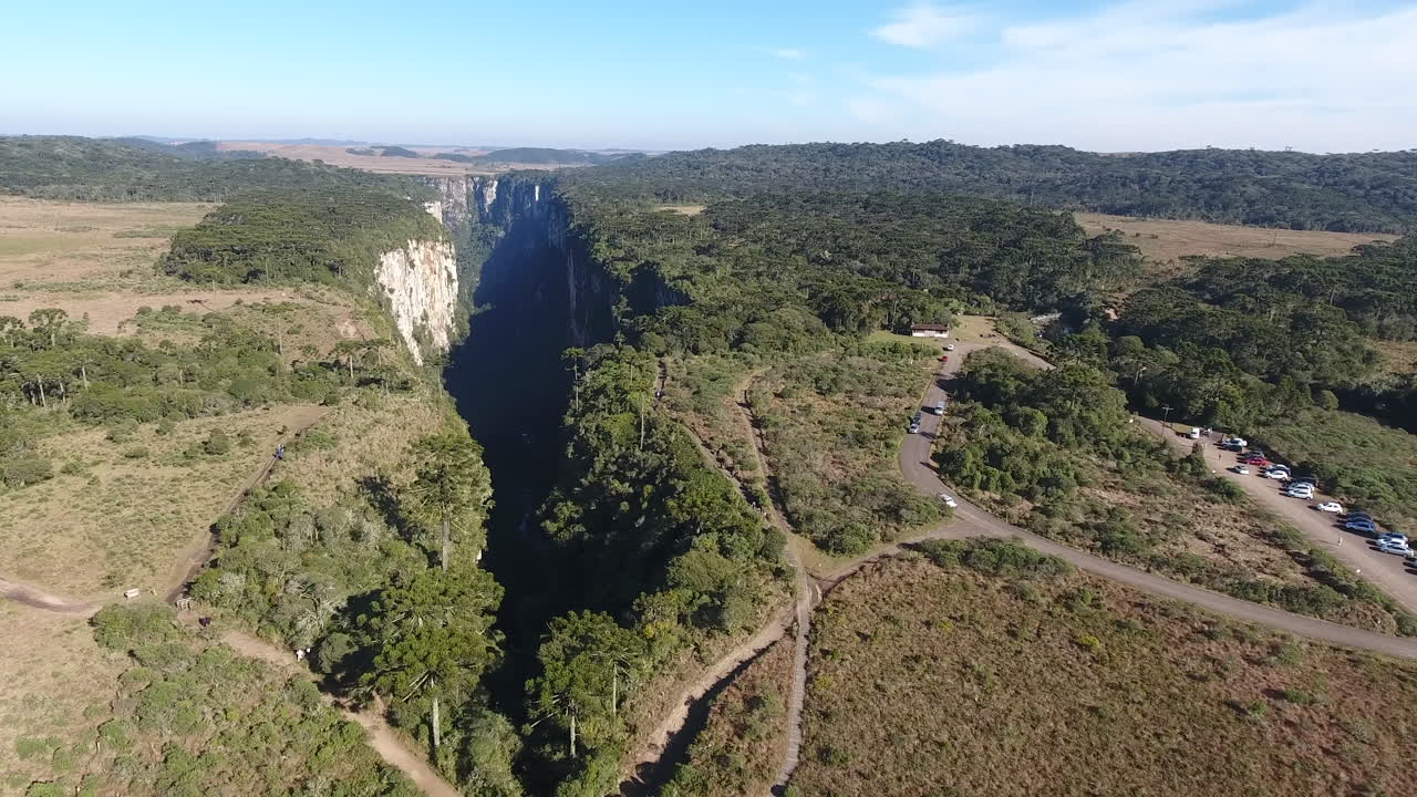 cañón de itaimbezinho al sur de brasil, escena aérea desde arriba