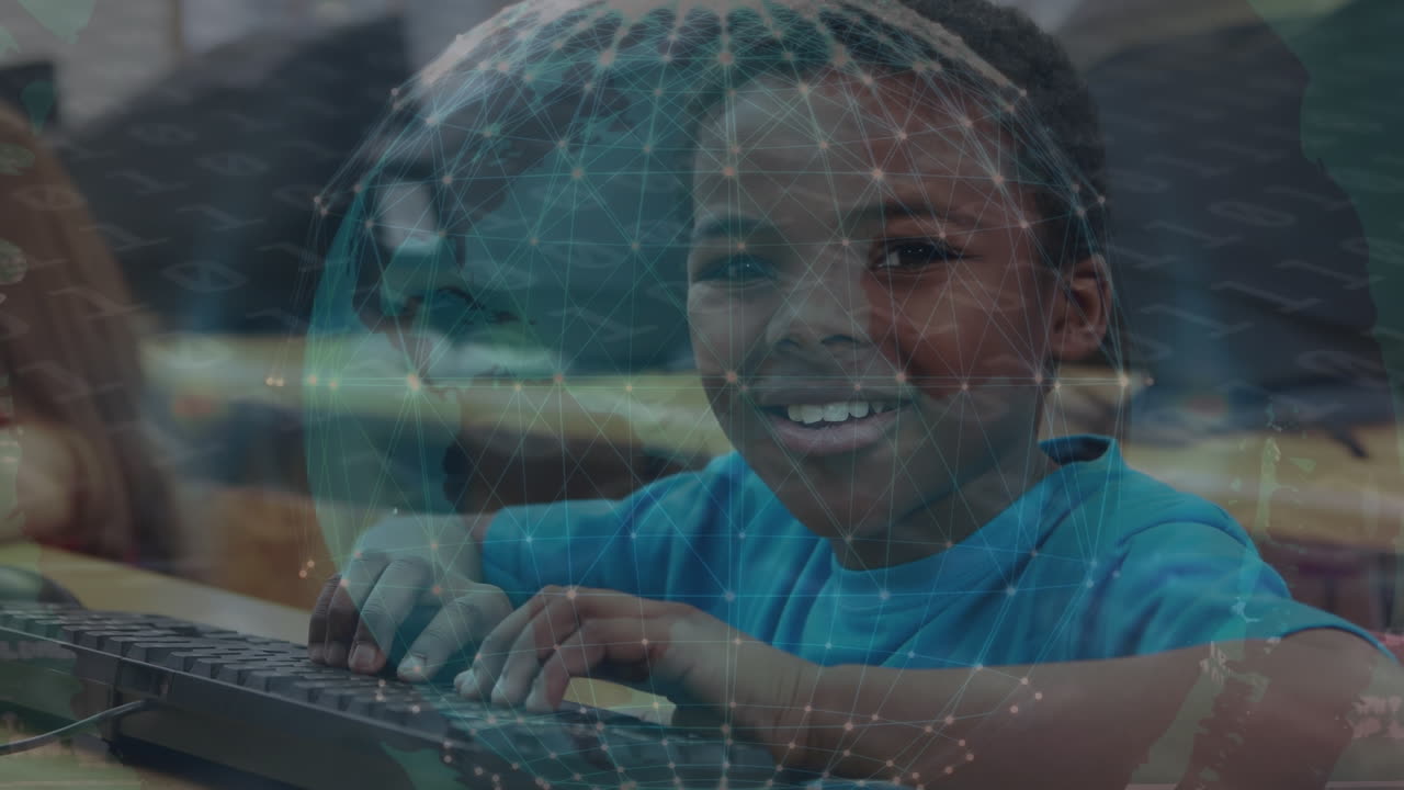 Animation af globus med forbindelser over en glad afroamerikansk dreng, der bruger computer.