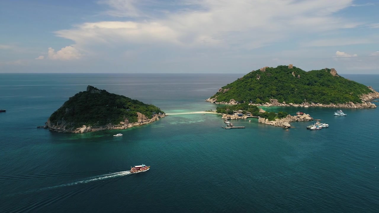 Ripresa aerea con drone di isole tropicali in Thailandia