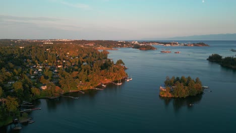 Eine-Dämmerungsaufnahme-Des-Ozeans-Von-View-Royal,-Victoria,-Kanada