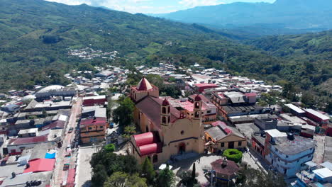 tila chiapas méxico casco antiguo templo aterrizaje tiro de drone