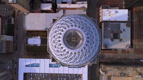 4k flyover aéreo edificio mercer louisville ciudad de kentucky horizonte del río