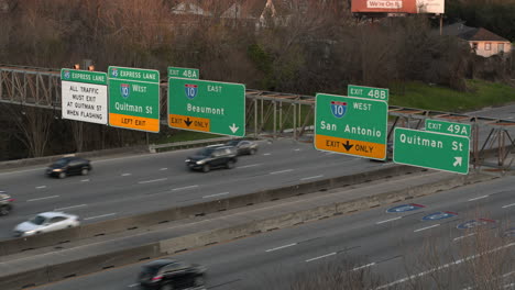 4k-drohnenansicht-Von-Autos,-Die-Auf-Der-Nordautobahn-I-45-In-Houston-Fahren