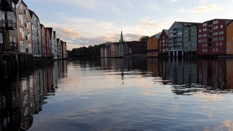 Old-colorful-storehouses-along-the-Nidelva,-Trondheim,-Norway