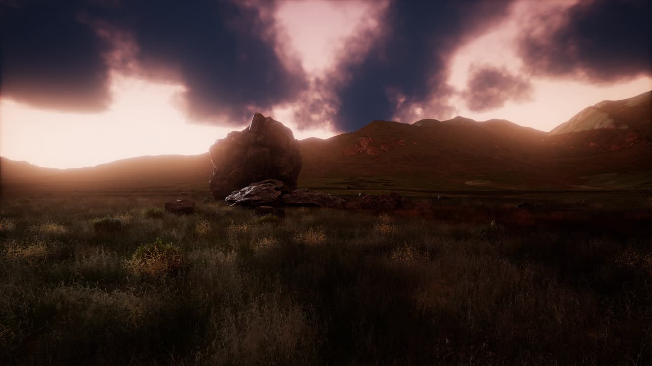 paisaje aéreo de colinas verdes en la niebla