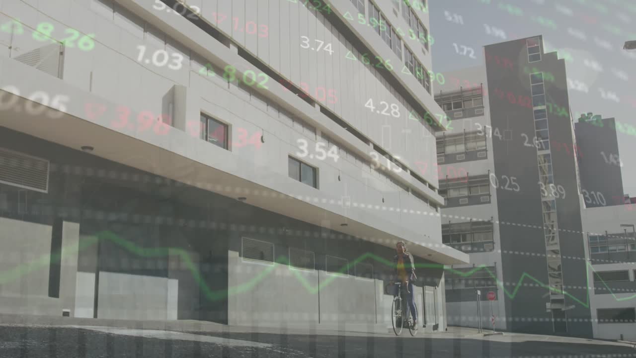 animación del procesamiento de datos del mercado de valores contra la mujer montando una bicicleta al aire libre.