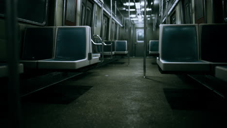 tren de metro de tránsito público vacío