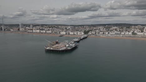 rodeando el muelle de brighton, reino unido - video de drones