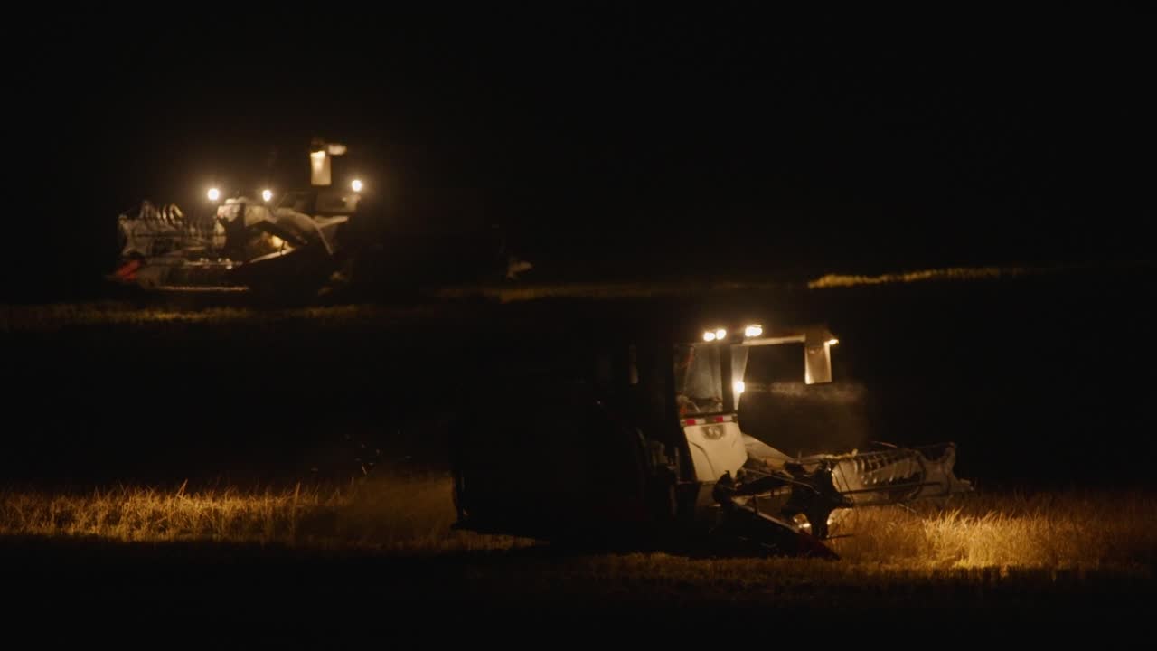 야간 에 대규모  ⁇   ⁇  을 기계화 한 수확