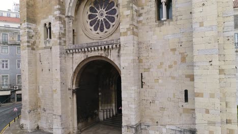 Facade-of-Old-Cathedral-in-Lisbon,-Portugal