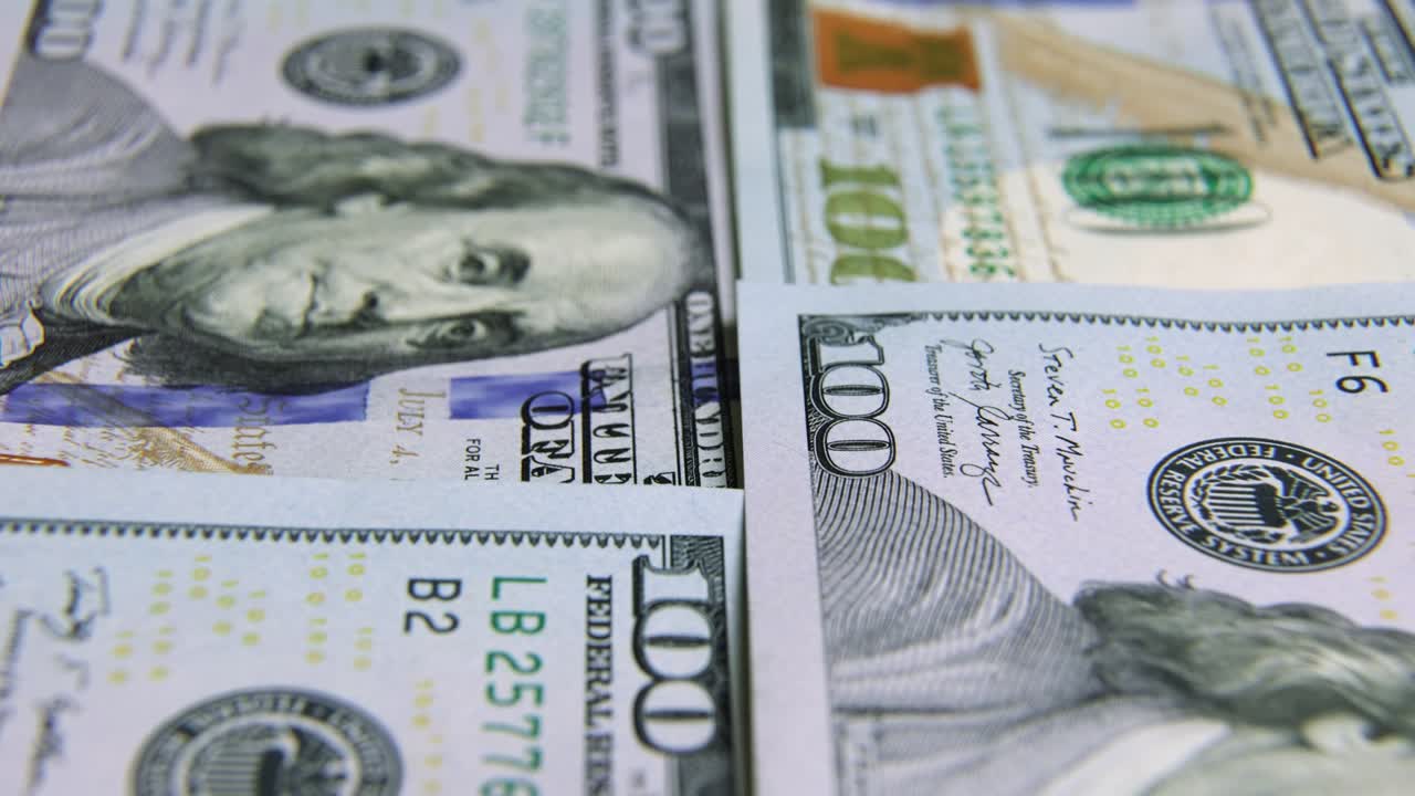 billetes de dólar estadounidense, dinero de papel, moneda de tasa de cambio. billetes de efectivo. el concepto de finanzas e inversión. cien dólares estadounidenses. economía empresarial