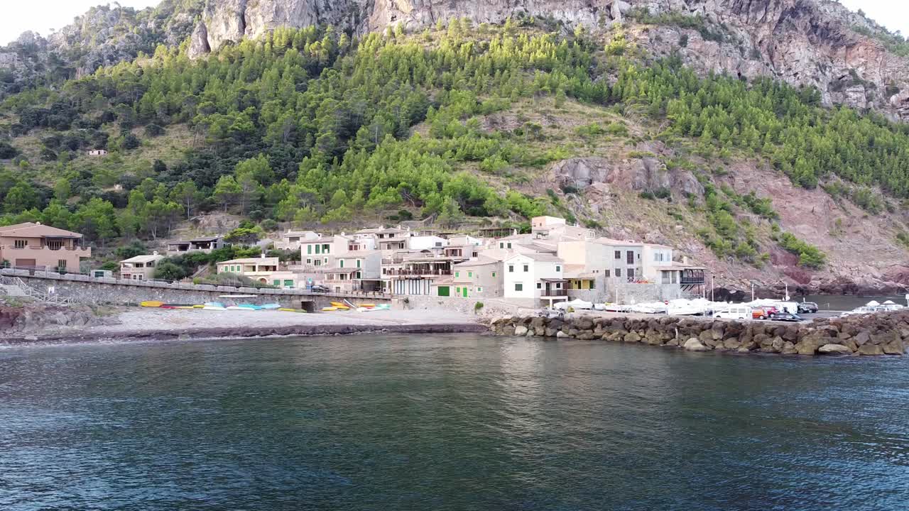 playa del puerto de valldemossa en mallorca
