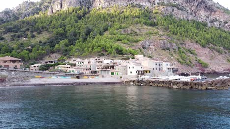 Playa-Del-Puerto-De-Valldemossa-En-Mallorca