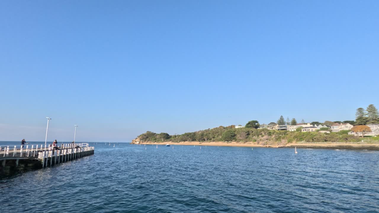 시를 하는 사람 들 과 함께 해변 의 풍경